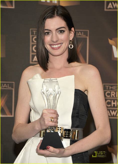 how many awards has anne hathaway won